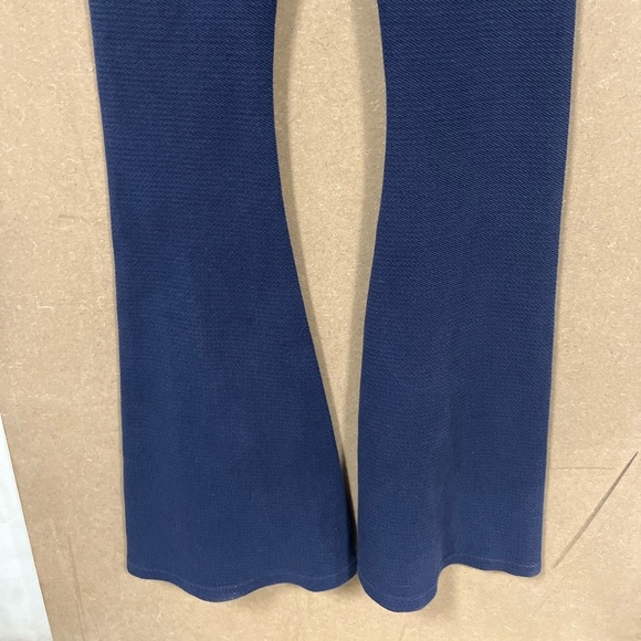 Offline by Aerie size XS dark blue flare pants with pockets on the back - Picture 3 of 11